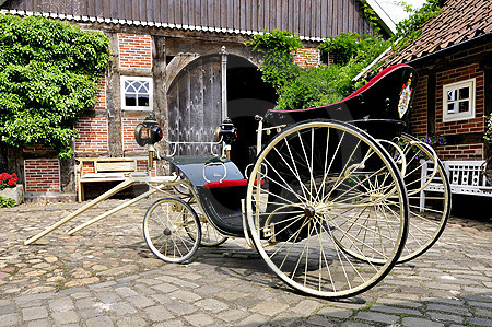 Kutsche im Hof des Kutschenmuseums