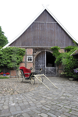 Kutsche im Hof des Kutschenmuseums