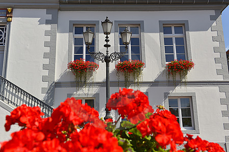 Klassizistisches Rathaus am Markt