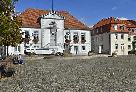 Marktplatz mit Rathaus