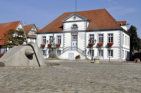 Marktplatz mit Rathaus