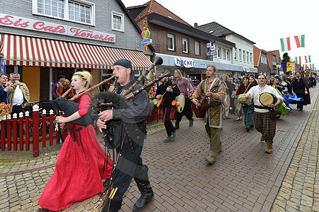 Umzug beim Burgfest