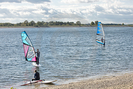 Surfer auf dem Speichersee