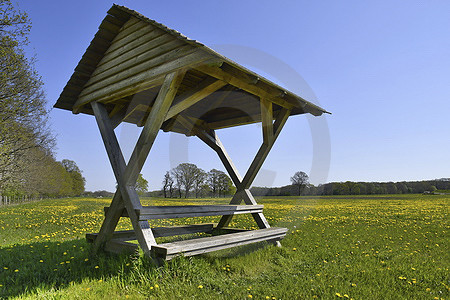 Landschaft mit Rastplatz