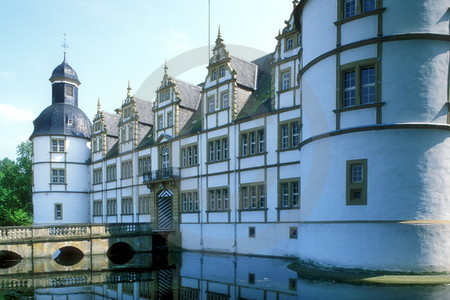 Schloss Neuhaus