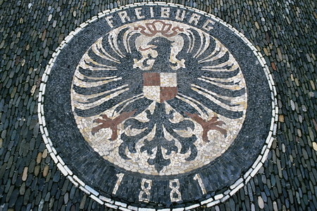 Rheinkiesel-Mosaiken in Freiburg