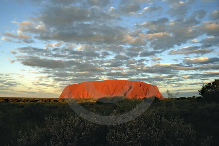 Der Uluru im Abendlicht