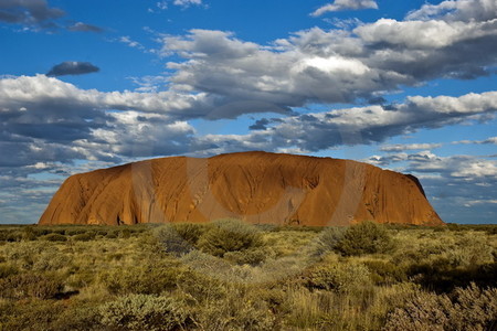 Der Uluru im späten Tageslicht