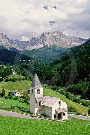 Rosengarten - Kirche St. Cyprian