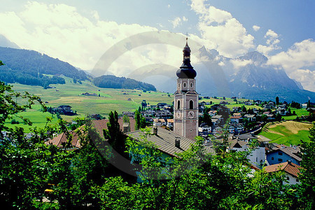 Kastelruth - Ortsbild gegen Schlern