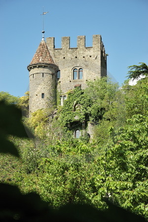 Dorf Tirol - Brunnenburg