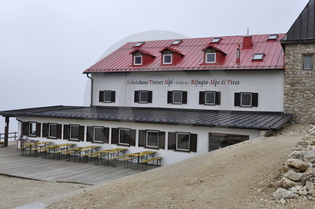 Schutzhaus Tierser Alpl, 2440 m