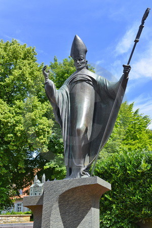 Skulptur von Bischof Benno II.