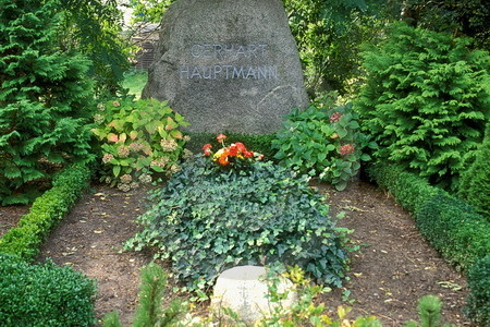 Hier ruht Gerhart Hauptmann