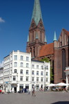 Mecklenburg-Vorpommern, Schwerin: Schweriner Dom (Backstein-Gotik) am Markt.