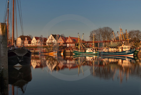 Fischkutter im Hafen Greetsiel