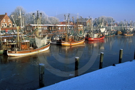 Winterlicher Kutterhafen Greetsiel