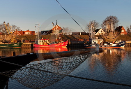 Fischkutter im Hafen Greetsiel