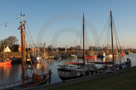 Fischkutter im Hafen Greetsiel