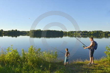 Angler im Abendlicht