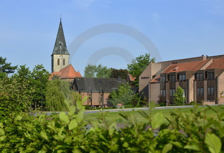 Rathaus und Kirche