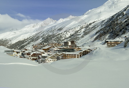 Winter in Obergurgl im Ötztal, Ötztaler Alpen mit Hochfirst (3405 m), Liebenerspitze (3400 m) und Kirchenkogl (3280 m) , Tirol, Österreich