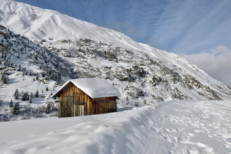 Heustadl im Schnee