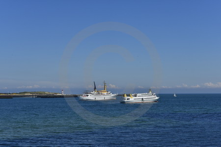 Fährschiffe vor Helgoland