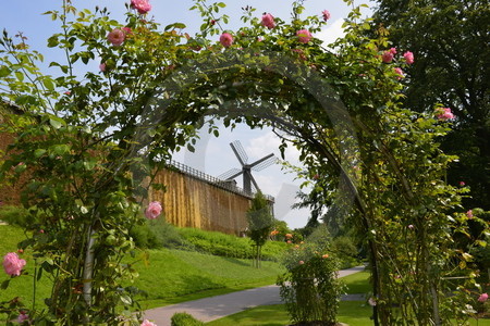 Gradierwerk und Rosenbogen