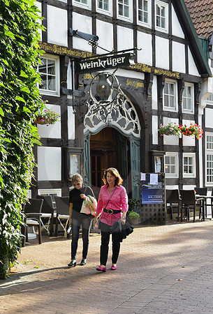 Weinkrüger im Heger-Tor-Viertel