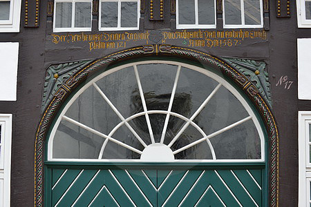 Grünes Fachwerktor im Heger-Tor-Viertel